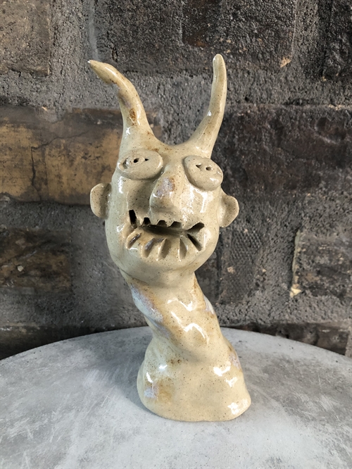 Keramik "monster" af Pernille Calundan